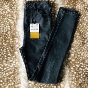 Zara Women The High Waist Jeans/Slim Fit